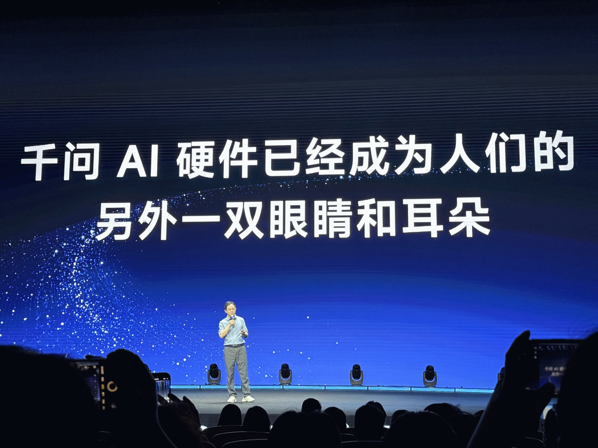 千问发布AI眼镜N1系列与耳夹耳机：N1 Pro支持体征监测与虹膜核身